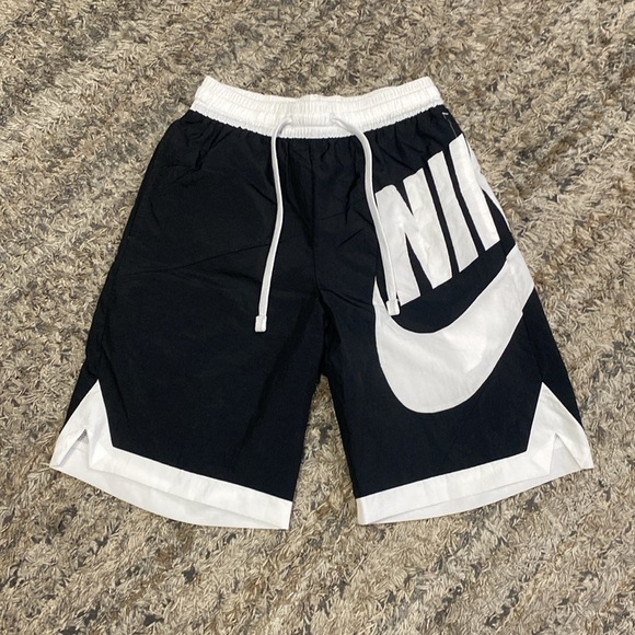 Nike throwback men’s Athletic Shorts with Swoosh sz small black white cv1829-010 - Picture 8 of 10